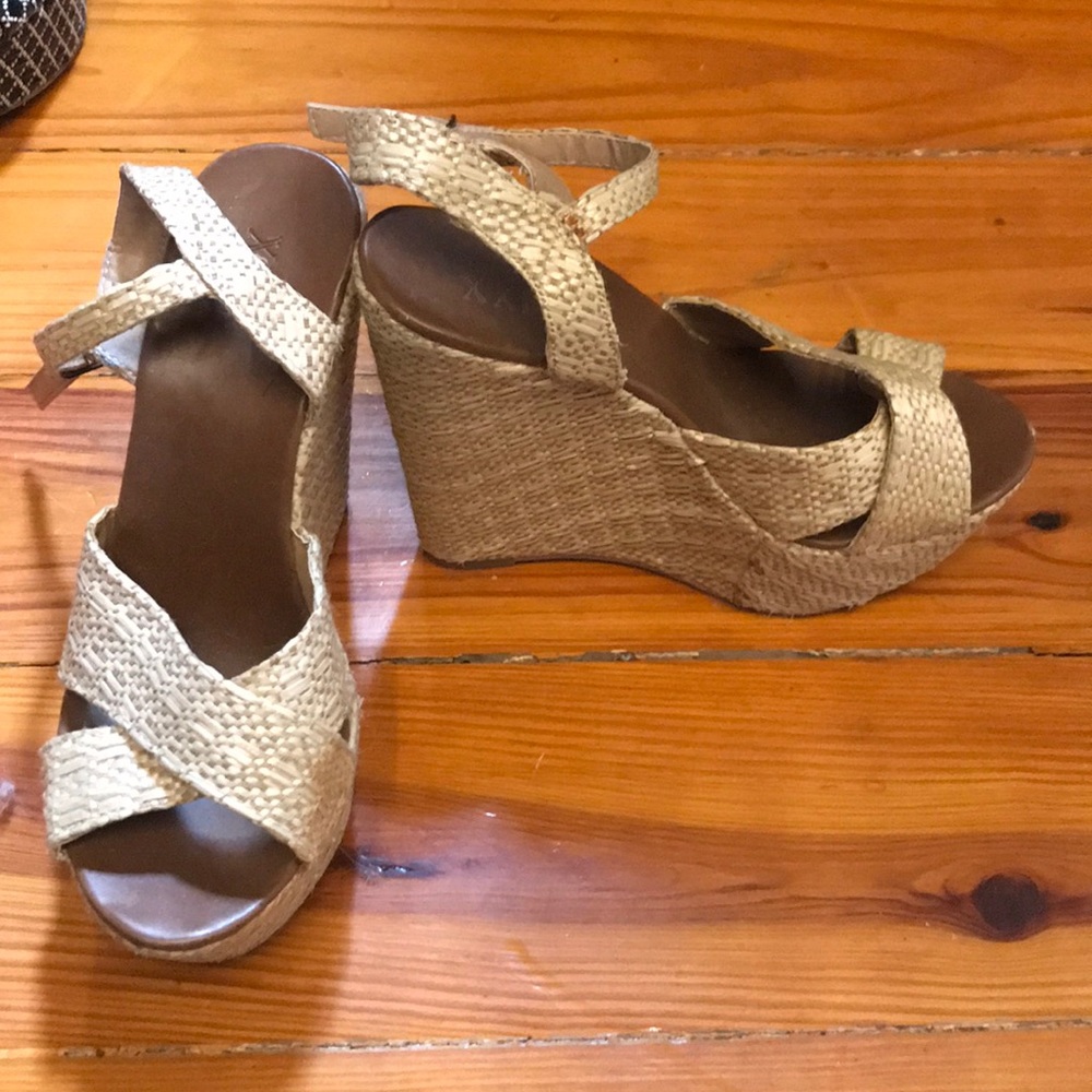 Cute wedge sandals! Match everything!